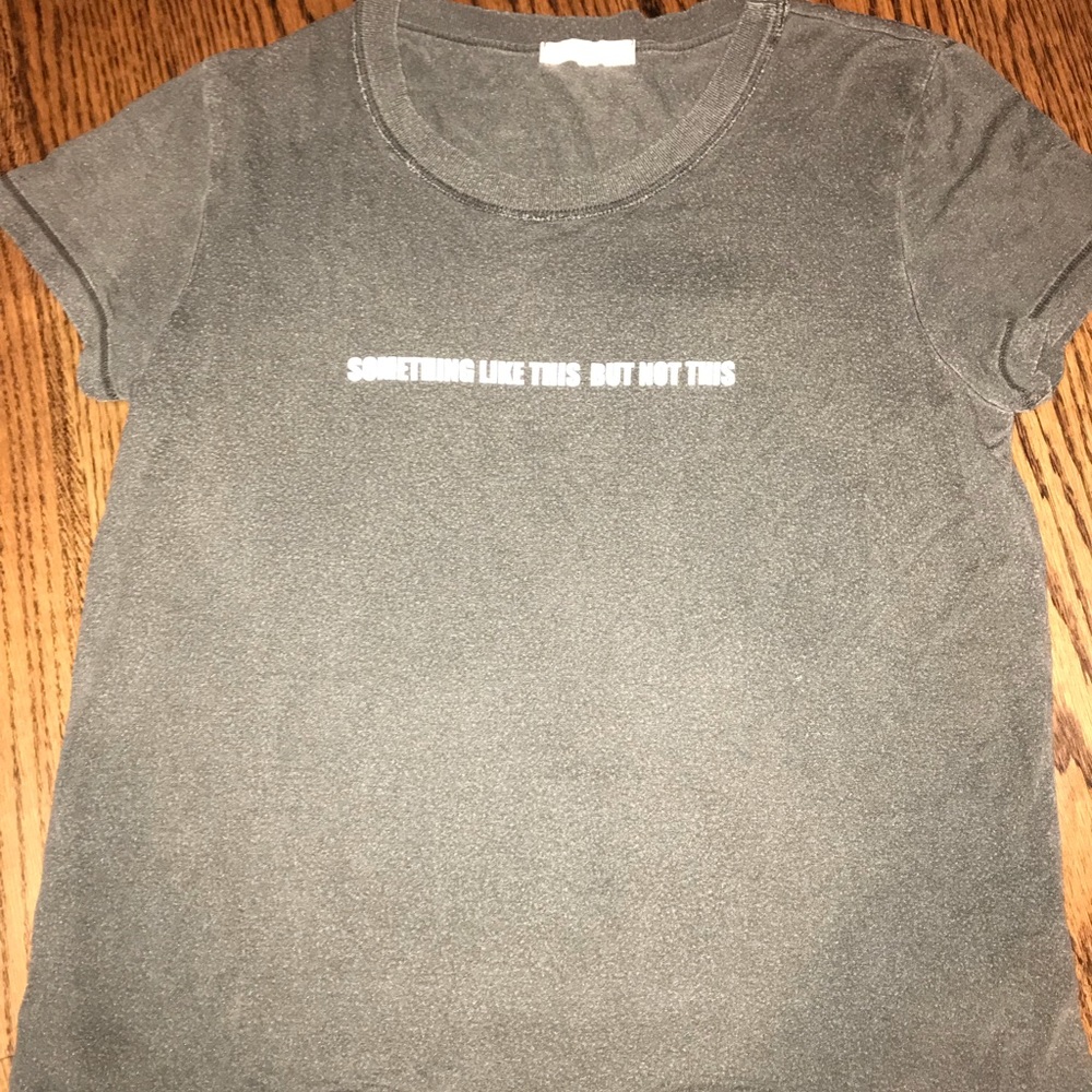 Urban Outfitters - grey graphic tee